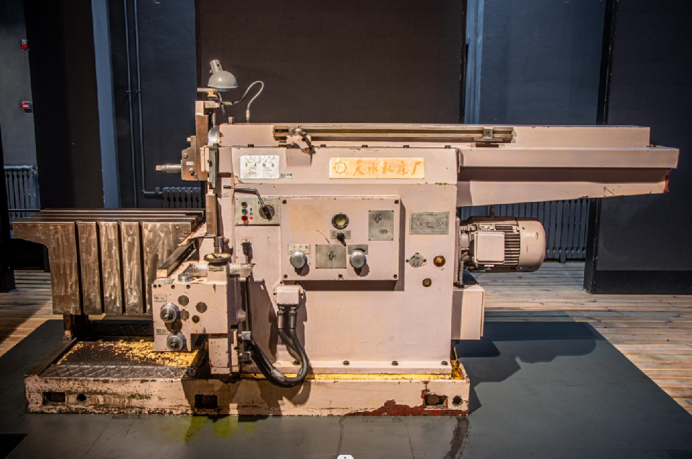 BY60100B型牛头刨床