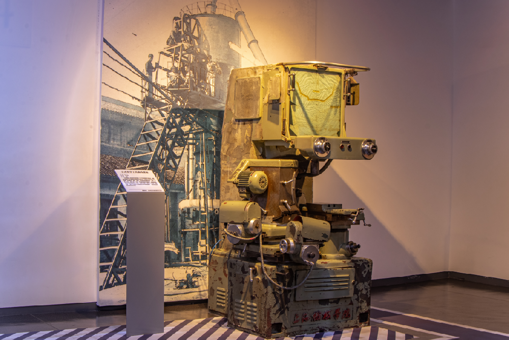 M9015型立式光学工具曲线磨床