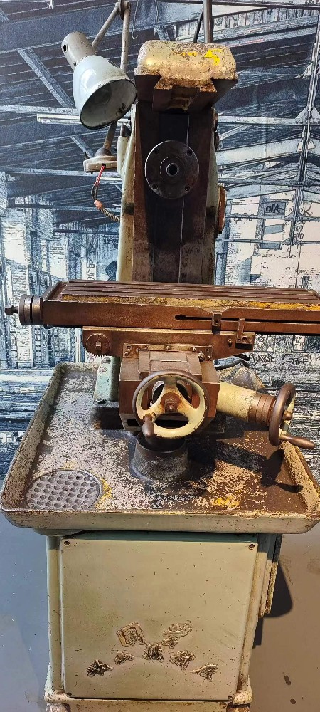 X6012型卧式升降台铣床