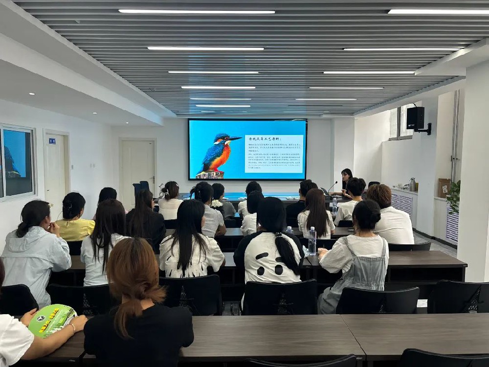 “翠羽凝光·匠心传承”——天水工业博物馆与甘肃省工业职业技术学院联合开展点翠技艺社教活动